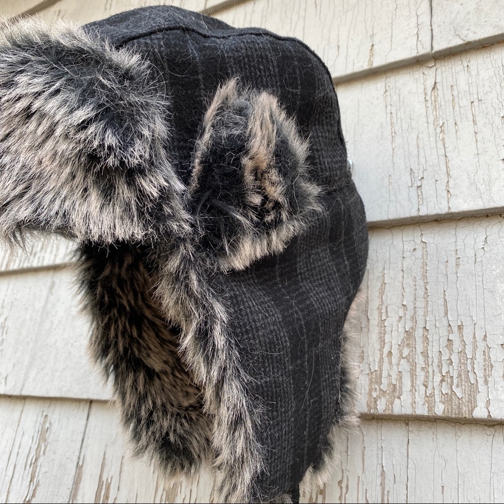 Carbon Elements Black & Grey Winter Hat